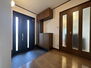 前橋市駒形町　中古戸建て シューズボックスが備えられており、玄関をスッキリと保つことができそうです。
