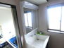 亘理郡亘理町吉田字分残　中古 洗面室に窓があるので、明るく換気も良好です。