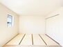 豊川市一宮町２３ー１期　３号棟 リビングのタタミコーナーは、お子様のお昼寝や家事のスペースとして利用できます。