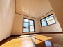 静岡市葵区竜南３丁目　中古戸建 2面採光を確保した室内は、明るく風通しも良く、大変居心地の良い空間となっております。