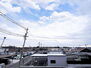 笠松町米野２３ー１期４棟　１号棟 2階バルコニーからの眺望です。前面に高い建物がなく、空の広さを感じられます。