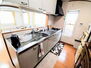 沼津市我入道一本松町　中古戸建 2階のキッチンです。ガスコンロは三口タイプです。