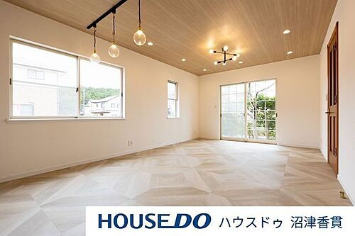 静岡県御殿場市神山平２丁目 2538万円