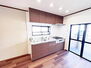 寝屋川市池田西町　一戸建て キッチンは窓に面し湿気がこもらずにお使い頂けます。