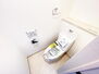 枚方市長尾東町２丁目　３号地　３号地 シャワー洗浄機能付のトイレは、清潔感が印象的な空間ですね。