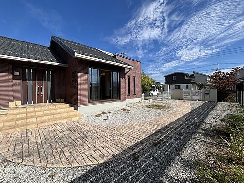 山梨県中巨摩郡昭和町河西 中古住宅