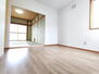 釧路郡釧路町南陽台６丁目　戸建て 【リフォーム後】1階4.5帖の洋室です。クッションフロア張り、天井・壁クロス張替え、照明器具交換等を行いました。趣味のお部屋にいかがでしょうか。
