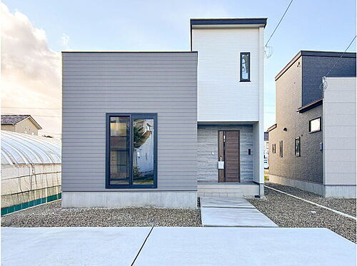 富山県高岡市上関 中古住宅