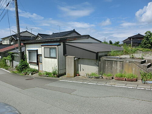 新潟県佐渡市河原田本町 210万円