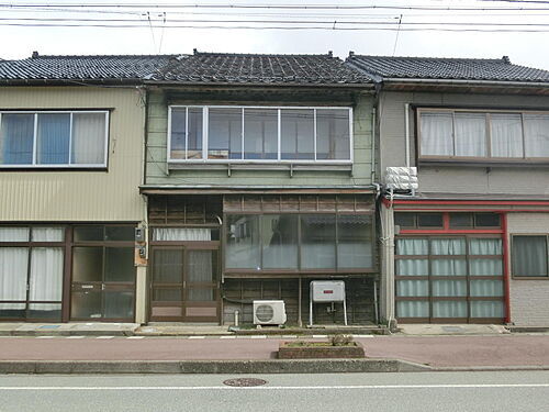 新潟県佐渡市真野新町 260万円