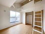 川越市並木２期　新築　　全９棟 ロフト付きの洋室は天井も高く収納充実！ロフトは収納スペースとしても寝室としても使い方色々ですね。