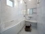 プロスパータウン小路２　限定１区画 【施工例】白で統一された清潔感のある浴室で一日の疲れを癒して下さい。