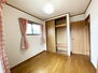 小倉南区上貫　中古戸建て　貫小・田原中学校 2階洋室　二面採光で明るいですね♪バルコニーに出られます。