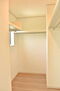 磐田市西貝塚３期　南西棟 WICは洋服、帽子、バッグなど全て収納可能！お部屋がスッキリ整理整頓できます！ 