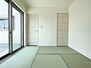 生駒郡安堵町大字東安堵　新築一戸建て　１号棟 い草香る畳スペースは、使い方色々！客室やお布団で寝るときにぴったりの空間ですね。