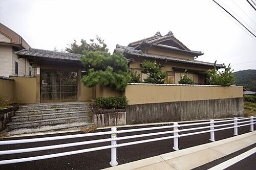 愛知県岡崎市市場町字神山 中古住宅