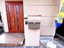 堺市美原区太井　中古戸建て 門柱にはインターホンと郵便受けを設置しています。
