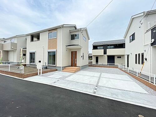 群馬県高崎市藤塚町 2584万円 4LDK