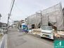 松原市南新町　第１期　新築一戸建て 周辺は落ち着いた街並みの住宅地！子育てがしやすい住環境です！まだ未完成ですが、現地でしかわからない事もございます。是非一度ご覧ください。