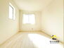 大塚町窪田　限定１棟　南東角地　耐震等級最上等級取得 寝室　収納付きの子供部屋として利用しやすい居室です。