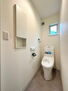 京王線北野駅　八王子市絹ヶ丘　戸建 ちょっとしたものを収納できるスペースのあるトイレです