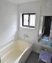 彦根市平田町　中古戸建 お子様とゆったり入れるお風呂　窓付で風通し良好です。