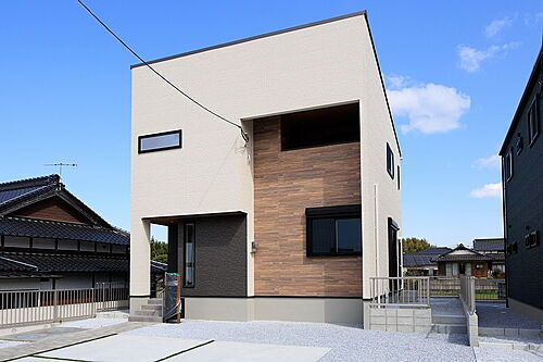 福岡県直方市大字頓野 2698万円 4LDK