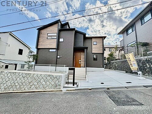 兵庫県宝塚市逆瀬台５丁目 4990万円 5LDK