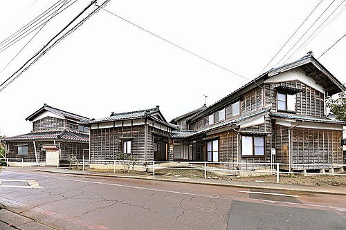 新潟県三条市東大崎２丁目 中古住宅