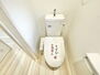 橿原市石原田町　新築一戸建て　２２－１期　２号棟 1階、2階どちらにも節水省エネ仕様のシャワートイレを採用しています。