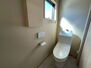 ＼香美市土佐山田町　新築戸建て／ 1階のトイレは玄関近くにあります。