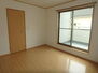 土浦市富士崎１丁目　ＯＣ戸建 バルコニーに面した明るい洋室