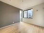 下田町６丁目　新築一戸建て 居室内に余計な家具を置く必要がないので、シンプルですっきりとした暮らしが実現しています。