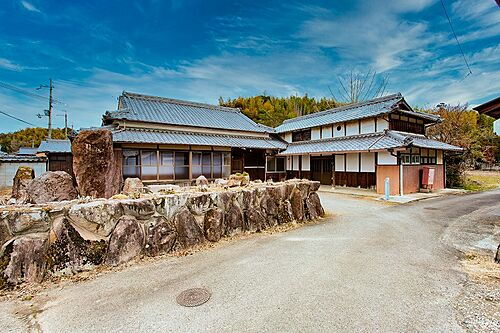 兵庫県加西市朝妻町 2180万円