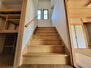 鴨部　中古戸建 階段は通常の規格よりも横幅を広く作られています。