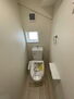 城東区中浜２丁目新築戸建 換気に便利な小窓付きのトイレです。