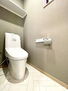 海部郡蟹江町緑２丁目　中古一戸建て トイレ：温水洗浄機能付きのスタイリッシュなトイレは居心地の良さが感じられます。良すぎてもいけないとは思いますが...。
