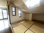 筑西市幸町４ＳＬＤＫ中古住宅 2F4.5帖の和室です。天窓があり明るいです！