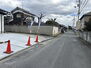 中古戸建 前面道路含む現地写真