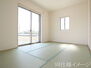 大和高田市大中　新築一戸建て　３期　全１区画 ＼同仕様写真／い草香る畳スペースは、使い方色々！客室やお布団で寝るときにぴったりの空間ですね。