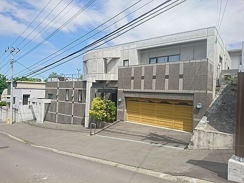 北海道札幌市中央区界川２丁目 28000万円