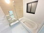 東大阪市小阪本町１丁目中古戸建 □広くて綺麗な浴室。ゆっくりお湯につかって、癒されますね♪