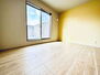加茂５丁目　新築戸建 6.0帖の洋室です。広々としたバルコニー付き♪