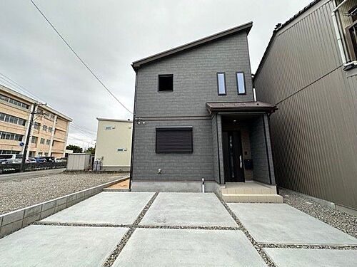 富山県高岡市駅南２丁目 2490万円 4LDK