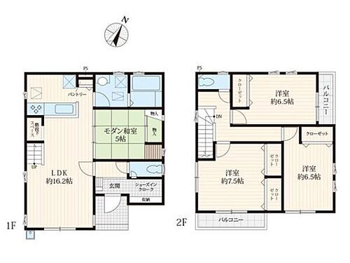 川越市的場２丁目　新築分譲住宅　全１２棟　１１号棟 キッチン周りをすっきりと使用できるパントリー付きの4LDK。玄関にはSICが付いており、どちらの収納も家族共有の空間にゆとりを持たせられます。