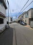 岸田堂南町　中古一戸建て 前面道路すっきりしていますのでお車の駐車もスムーズ