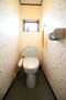 中古戸建　岡崎市仁木町字年重 1.2階にトイレがあるので、朝の忙しい時間帯も待たずにすみそうです。