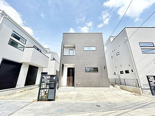埼玉県草加市新里町 5690万円 4LDK