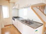 大字石江字江渡　中古戸建 両側に調理スペースのあるキッチン。調理や片付けがスムーズに出来そうです。