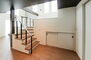 富山市大泉中町　一戸建て（ＳＨＰシリーズ　プレミアム） オープン階段。アイアン手摺を用いたオープン階段で、室内空間をお洒落に